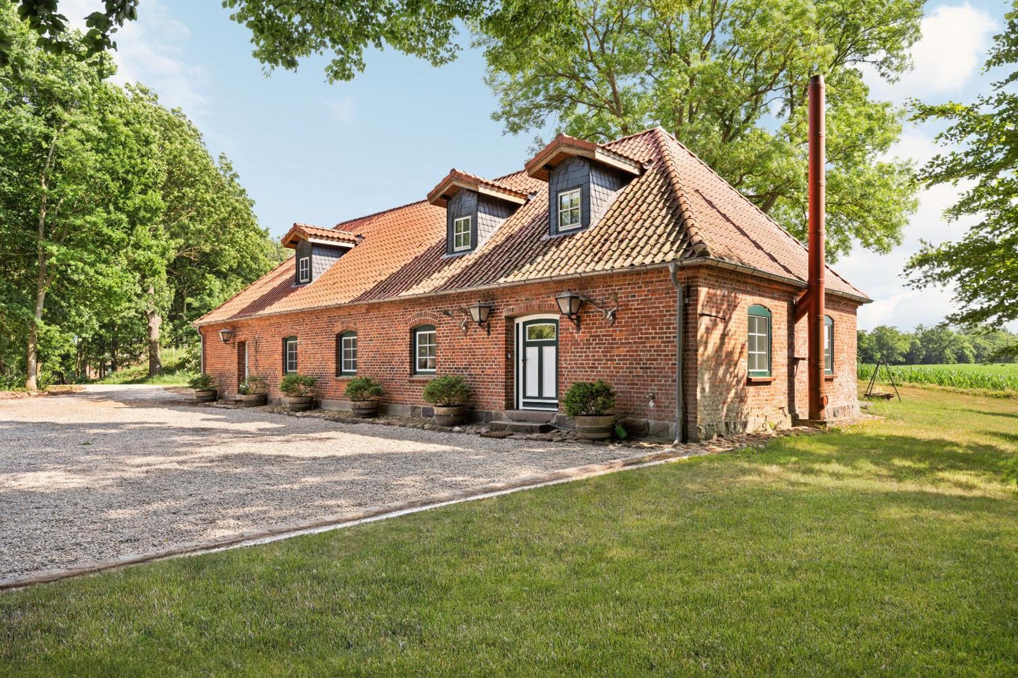 Ferienhaus "Altes Backhaus" - Gut Kletkamp エクステリア 写真