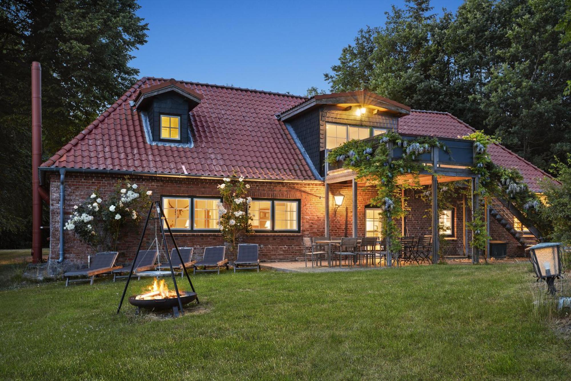 Ferienhaus "Altes Backhaus" - Gut Kletkamp エクステリア 写真